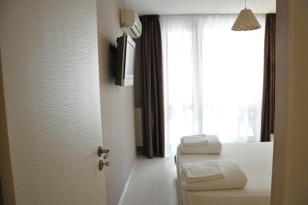 Black Sea Brееze Apartment Varna Exteriör bild