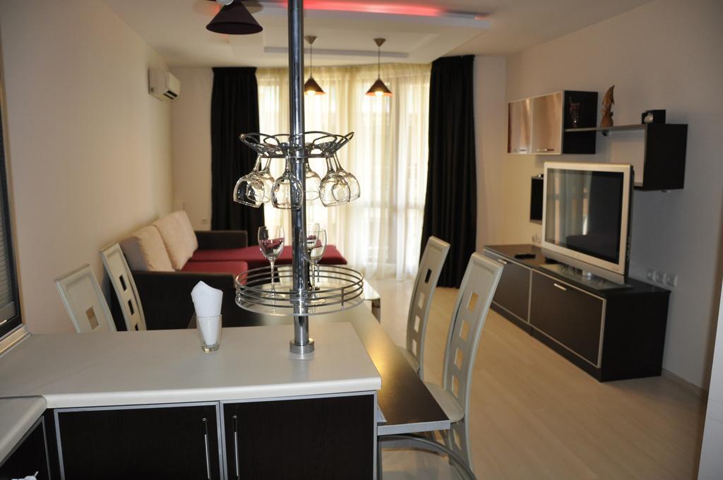 Black Sea Brееze Apartment Varna Exteriör bild